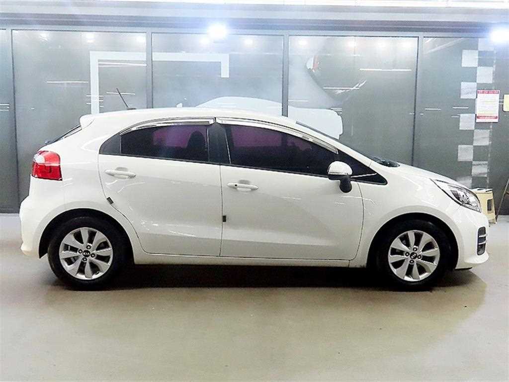 KIA Pride - Vista 3