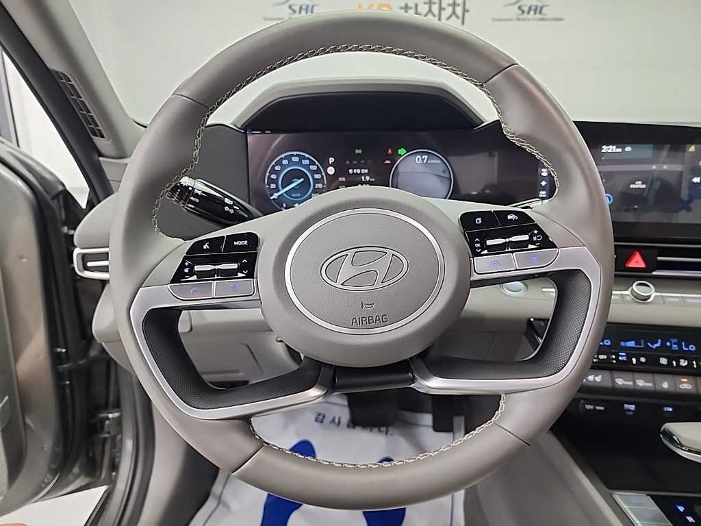 HYUNDAI Avante - Vista 11