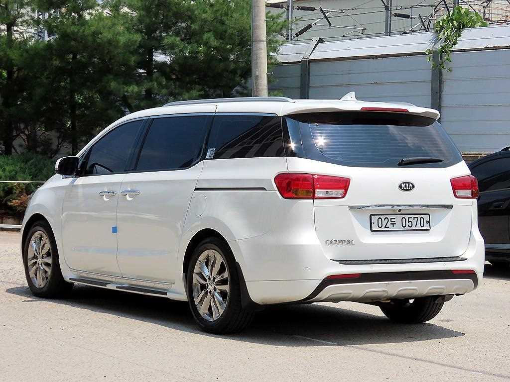 KIA Carnival - Vista 3