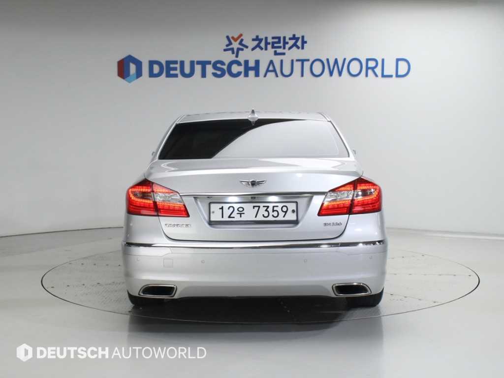 HYUNDAI Genesis - Vista 6