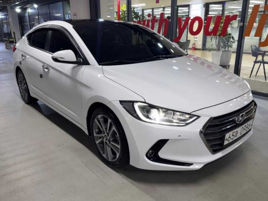 HYUNDAI Avante - Vista 2