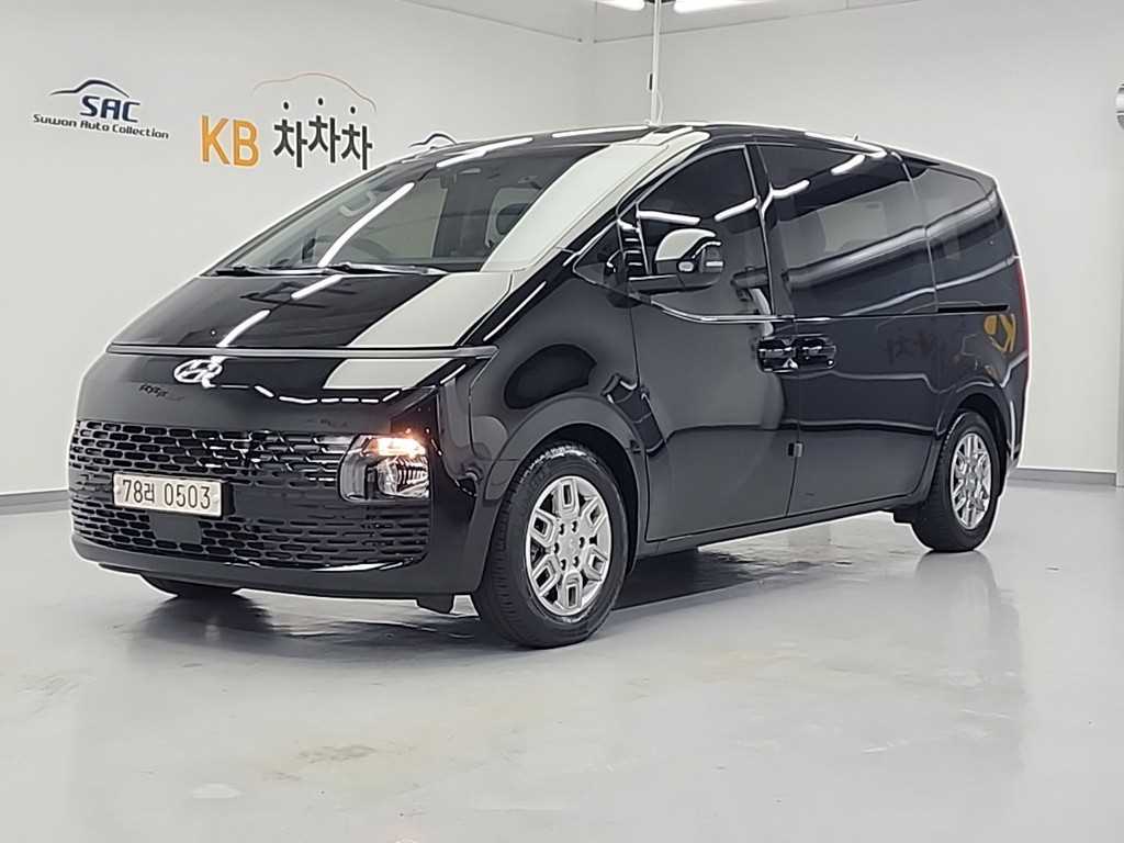HYUNDAI Staria