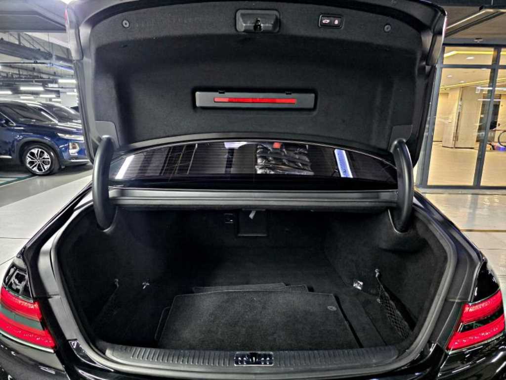 Genesis G90 - Vista 8