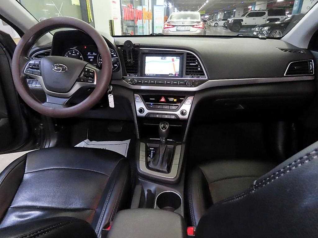 HYUNDAI Avante - Vista 12