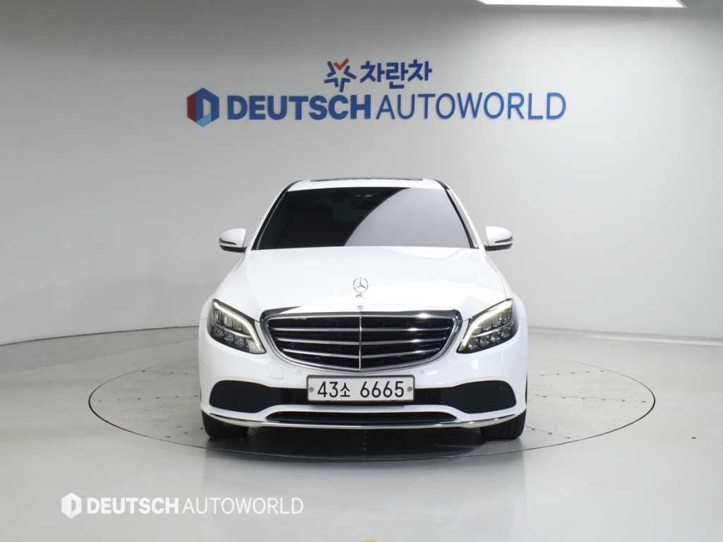 Mercedes Benz C Class - Vista 3