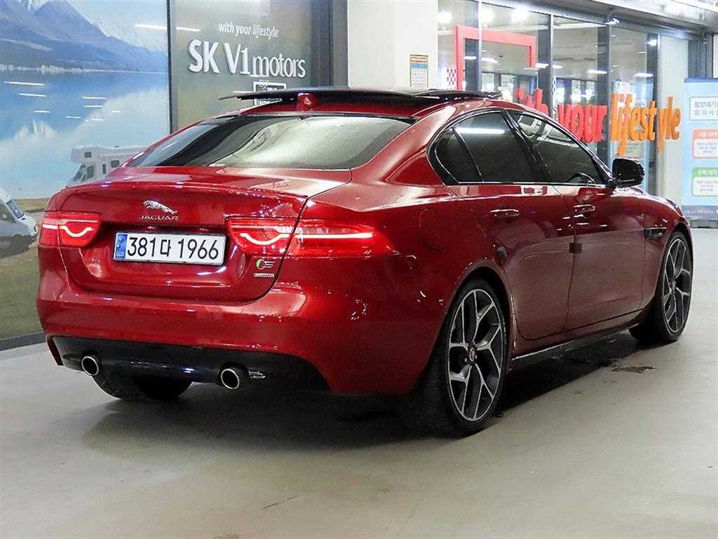 Jaguar XE - Vista 6