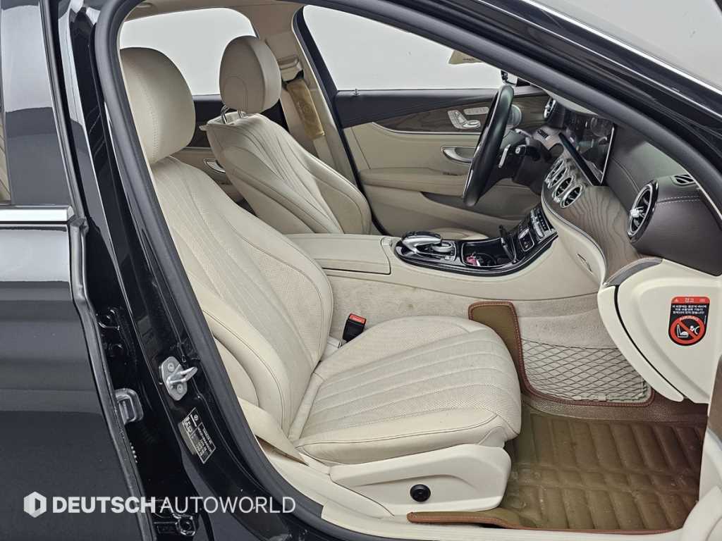 Mercedes Benz E class - Vista 12