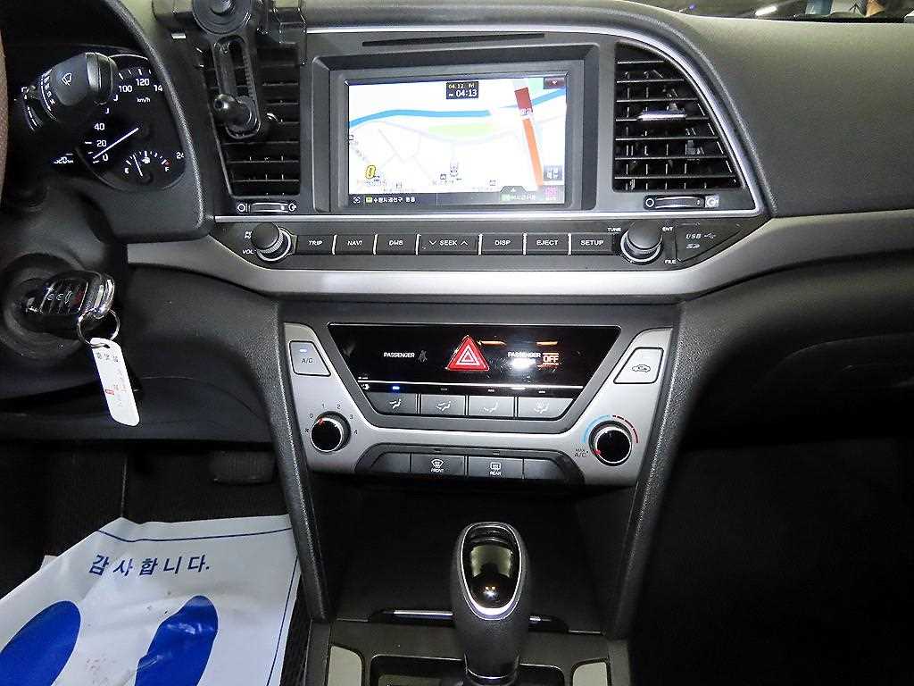 HYUNDAI Avante 2016 Gris - Importación desde Corea - HF Imports Iquique - Foto 13