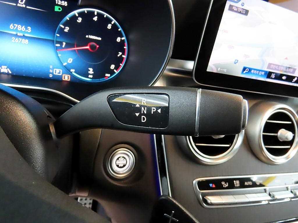 Mercedes Benz GLC Class - Vista 12