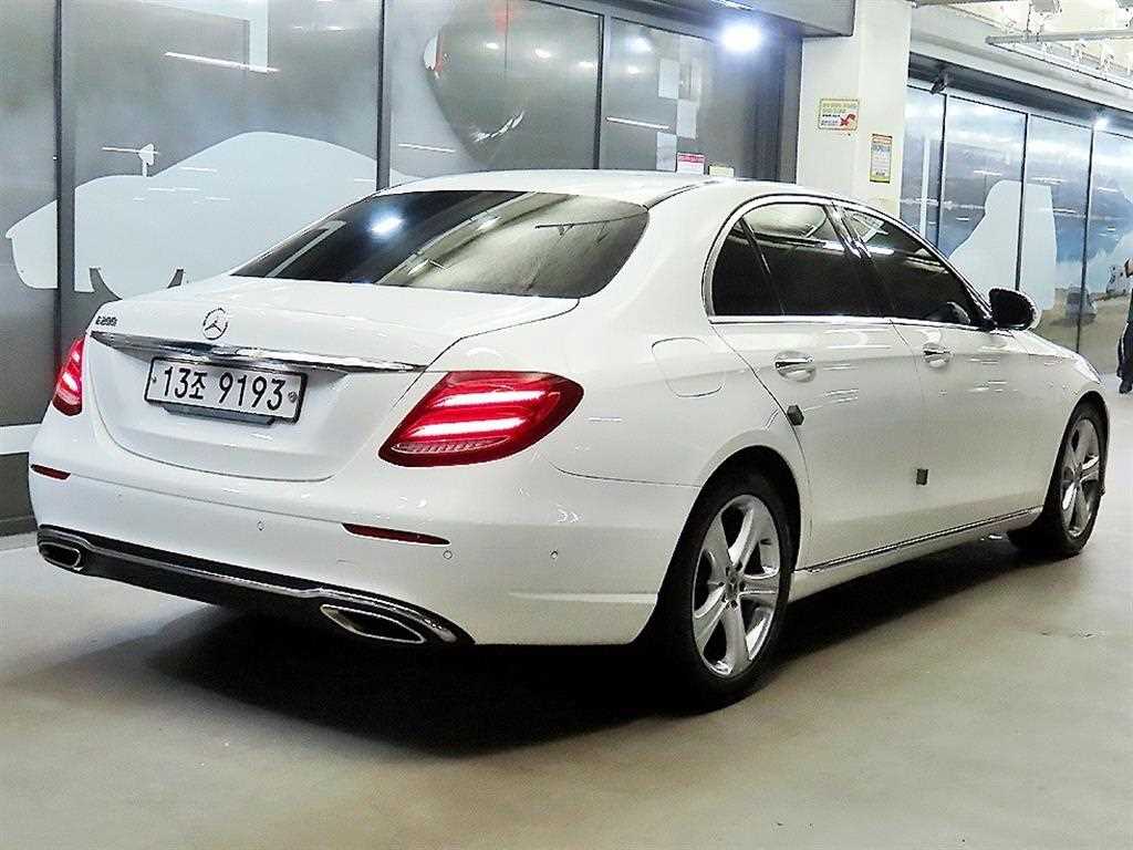 Mercedes Benz E class - Vista 6