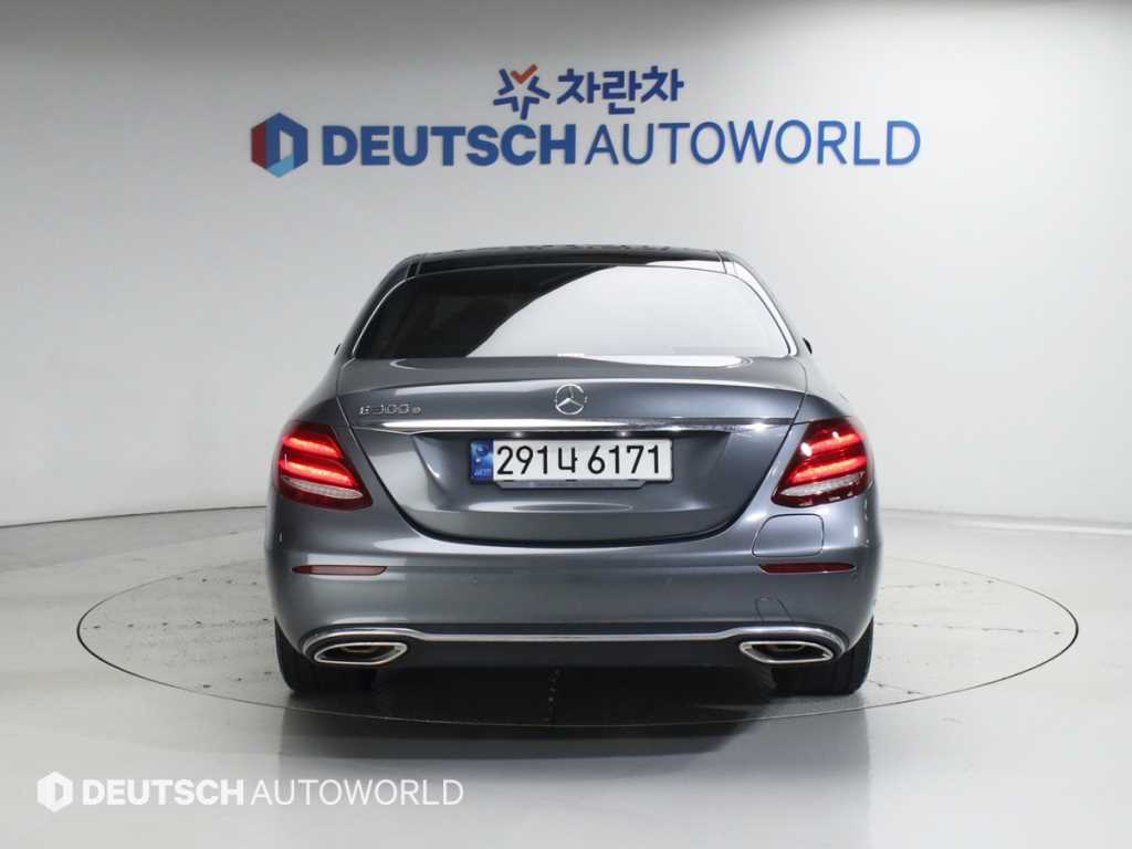 Mercedes Benz E class - Vista 6