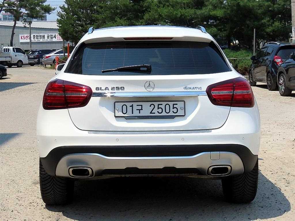 Mercedes Benz GLA Class - Vista 6