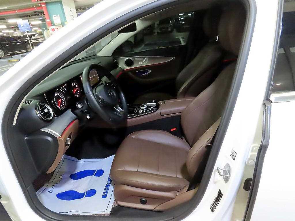 Mercedes Benz E class - Vista 8