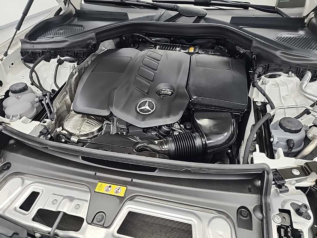 Mercedes Benz GLC Class - Vista 7