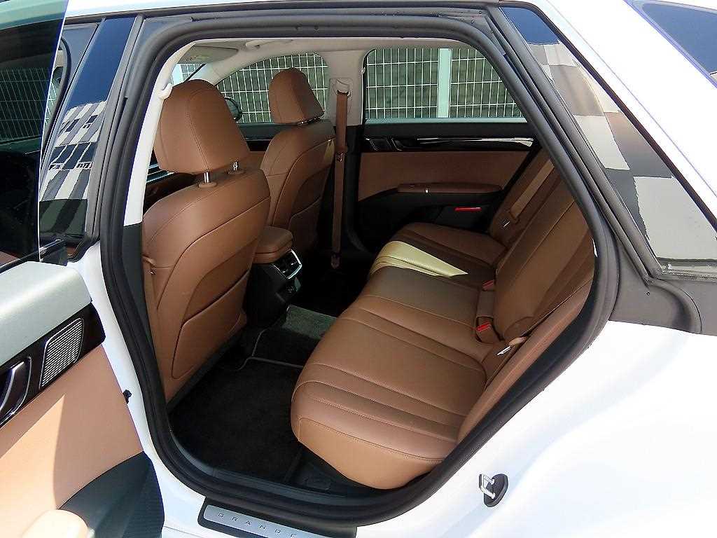 HYUNDAI Grandeur - Vista 8