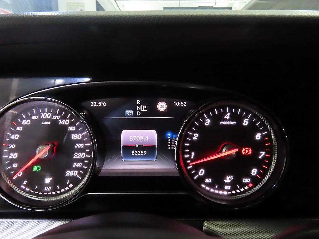 Mercedes Benz E class - Vista 11
