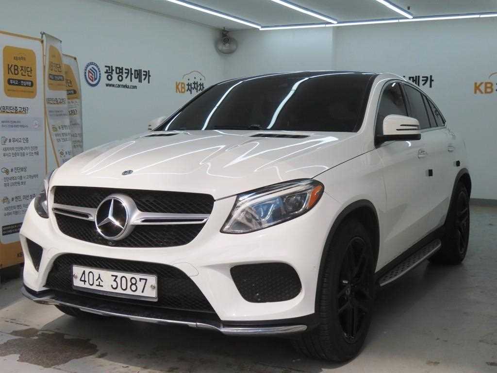 Mercedes Benz GLE Class - Vista 2