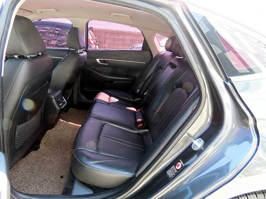 HYUNDAI Sonata - Vista 8