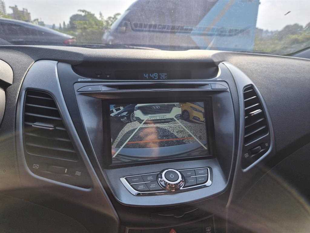 HYUNDAI Avante - Vista 11