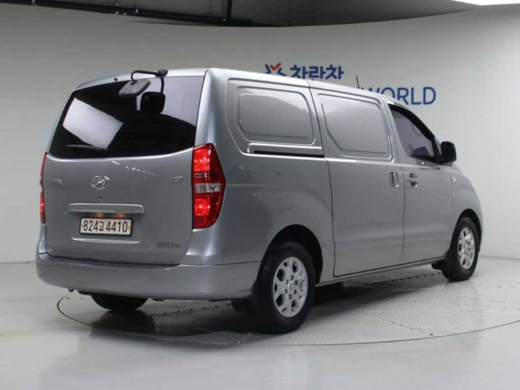 HYUNDAI Starex - Vista 6
