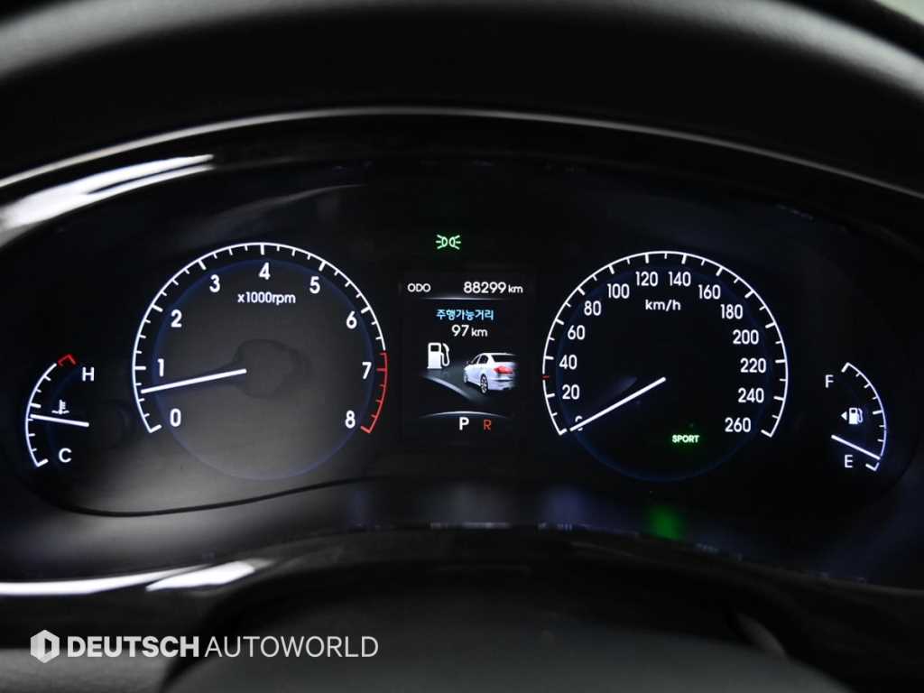 HYUNDAI Genesis - Vista 10