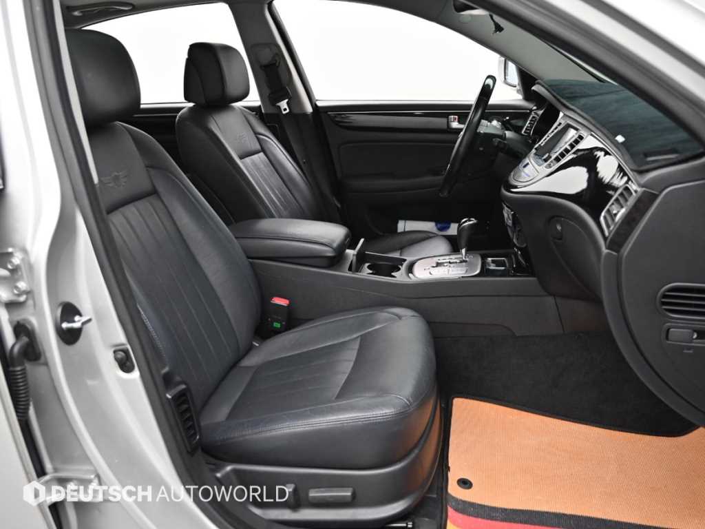 HYUNDAI Genesis - Vista 12