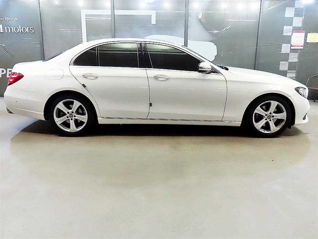 Mercedes Benz E class - Vista 3