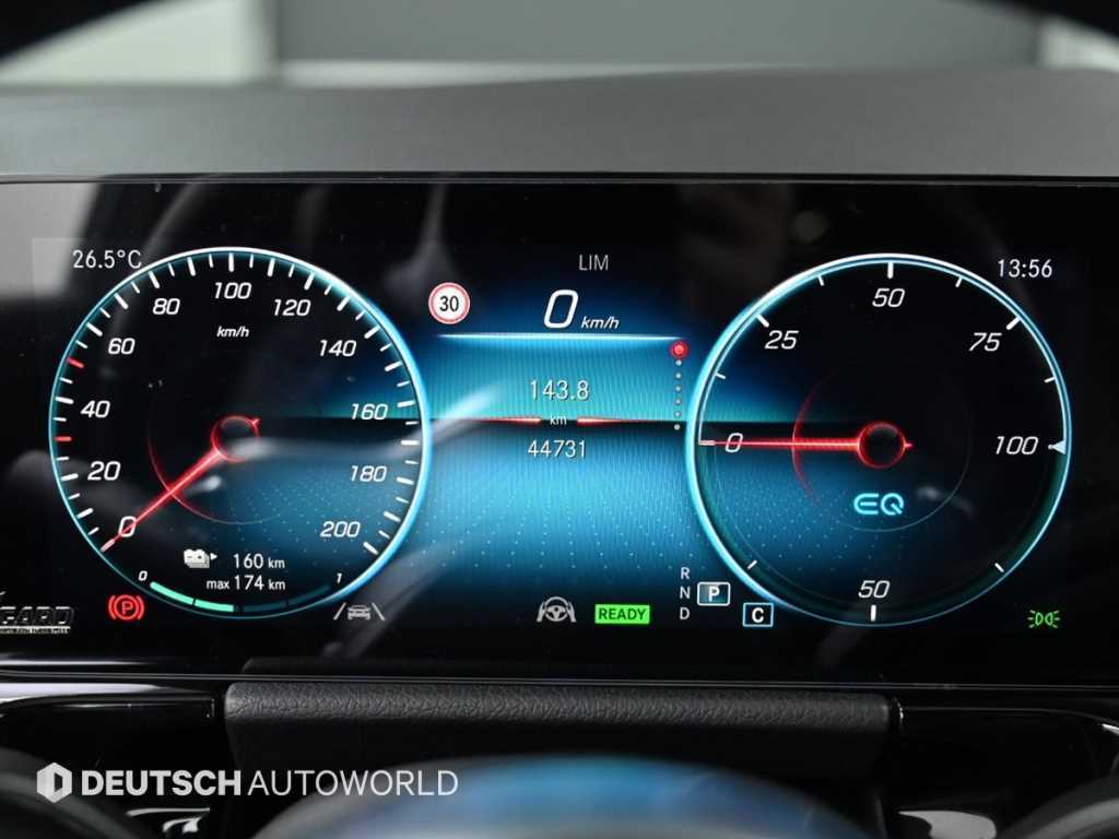 Mercedes Benz EQA - Vista 10