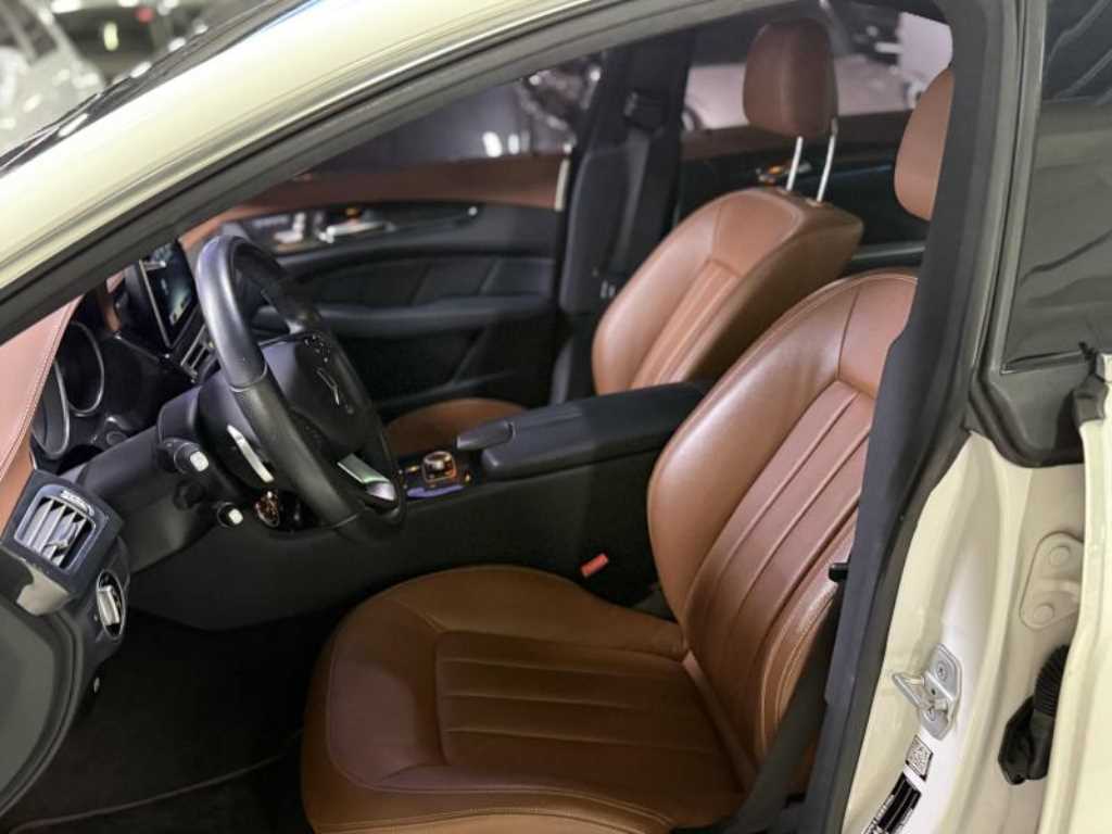 Mercedes Benz CLS Class - Vista 7