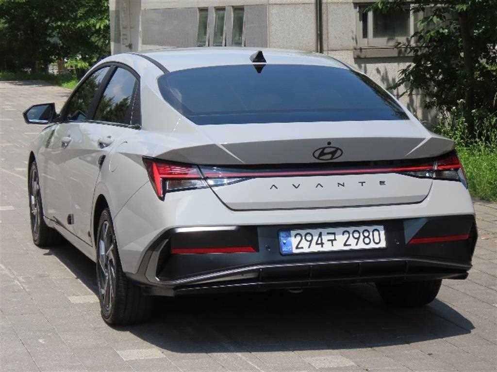 HYUNDAI Avante - Vista 6
