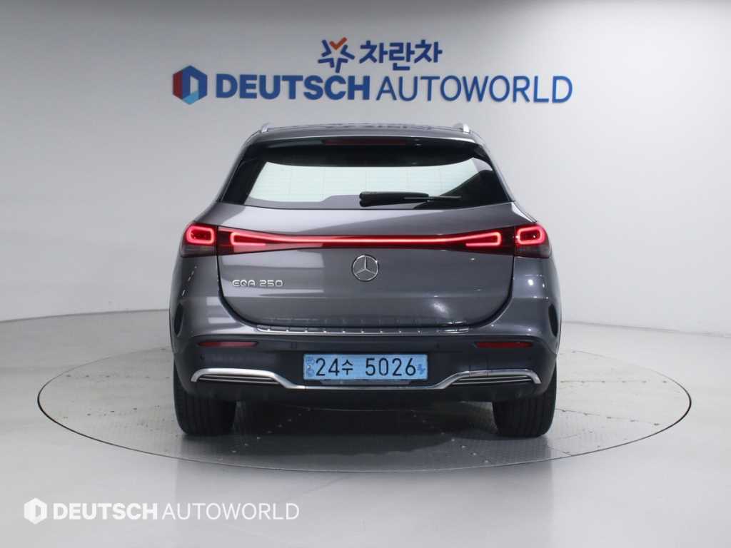 Mercedes Benz EQA - Vista 6