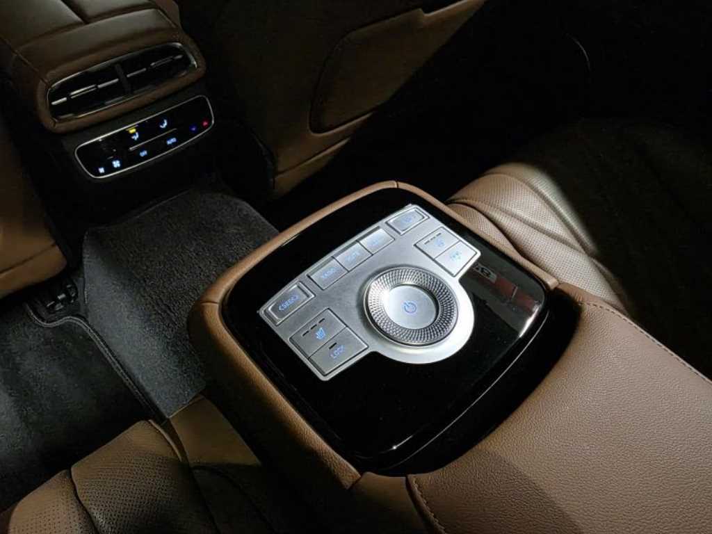 Genesis G80 - Vista 10