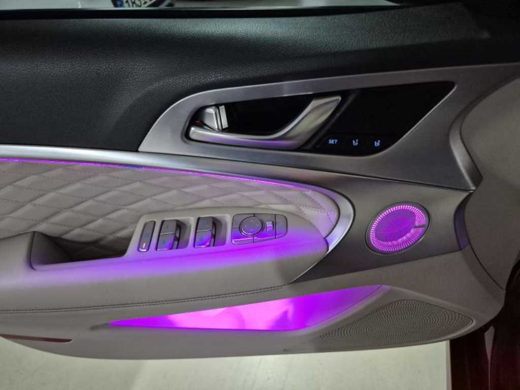 Genesis G70 - Vista 10
