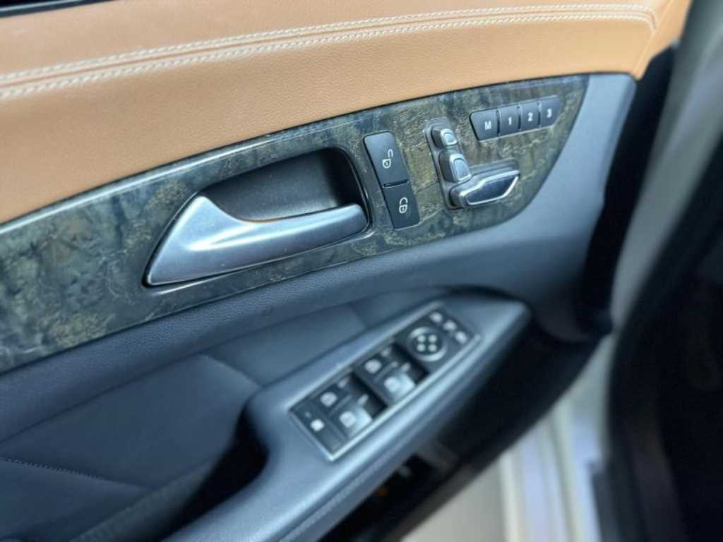 Mercedes Benz CLS Class - Vista 8