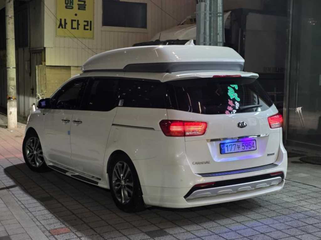KIA Carnival - Vista 3
