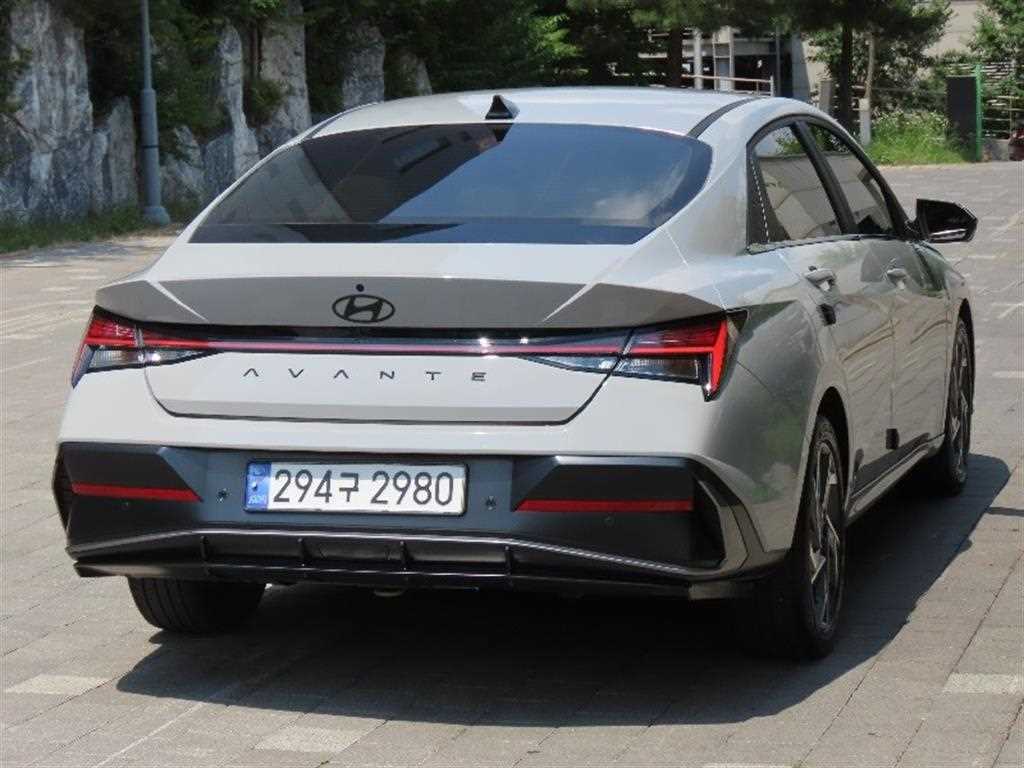 HYUNDAI Avante - Vista 3