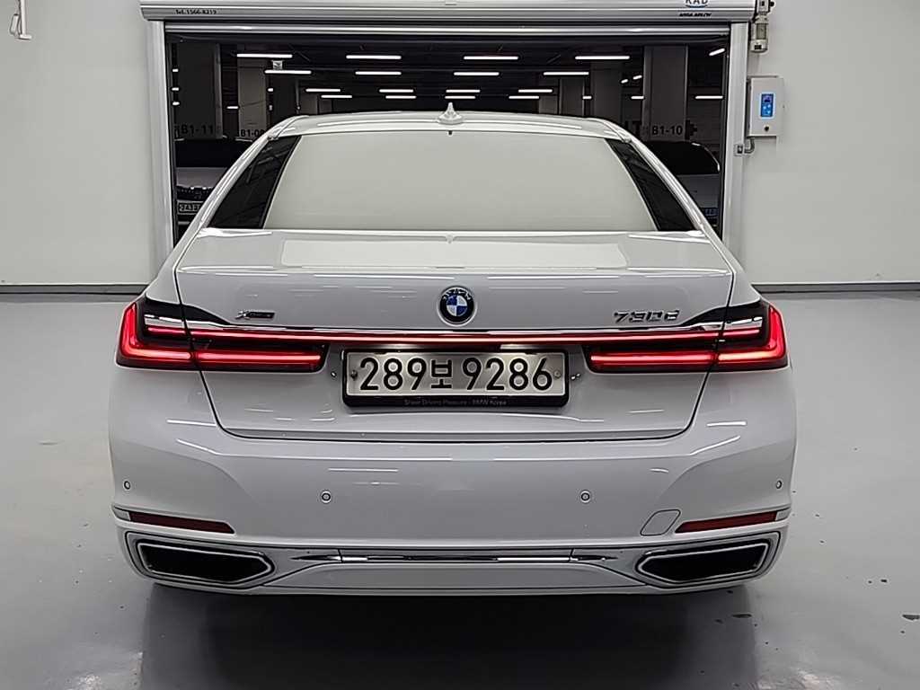 BMW 7 Series - Vista 3