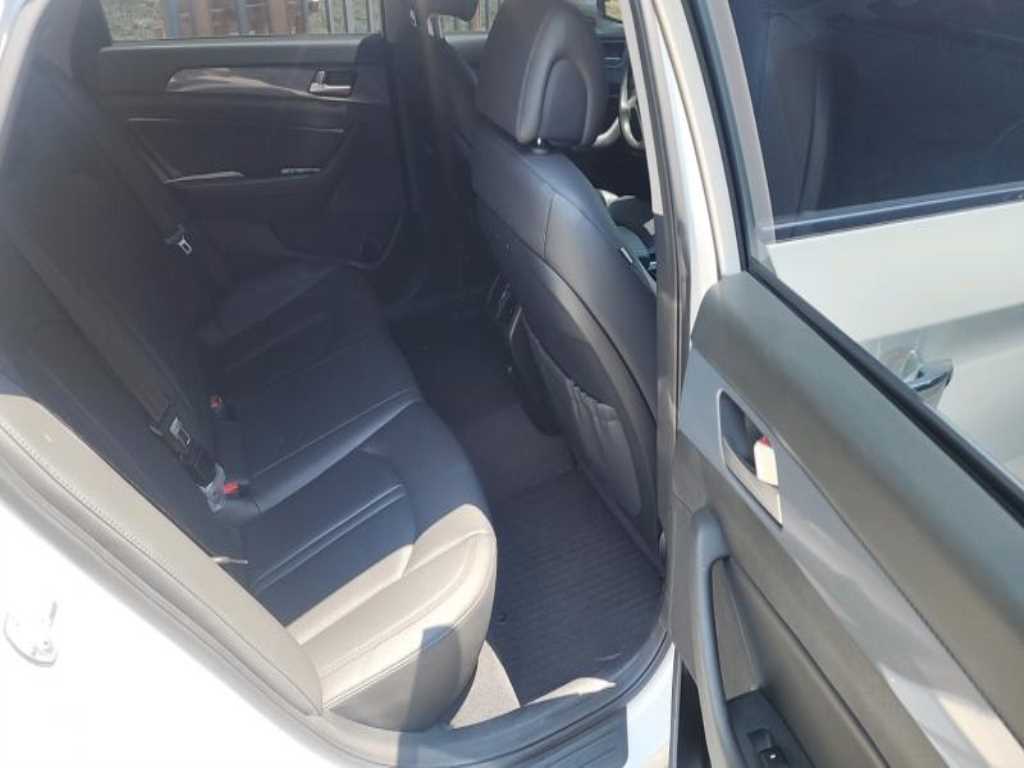 HYUNDAI Sonata - Vista 7