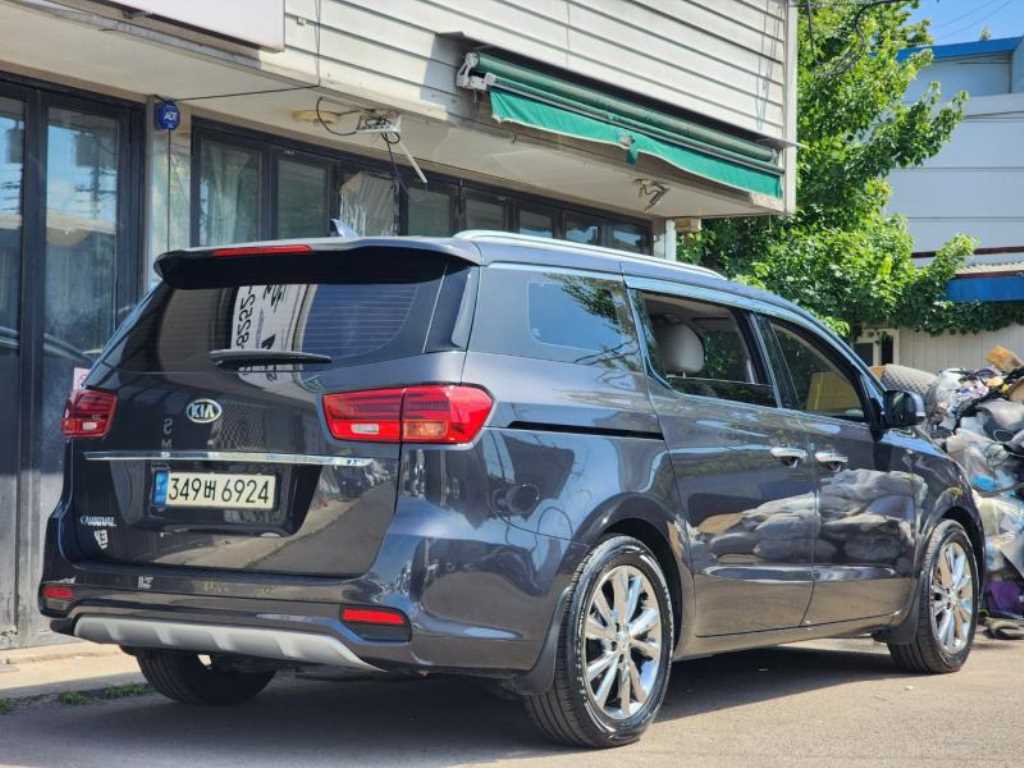 KIA Carnival - Vista 2