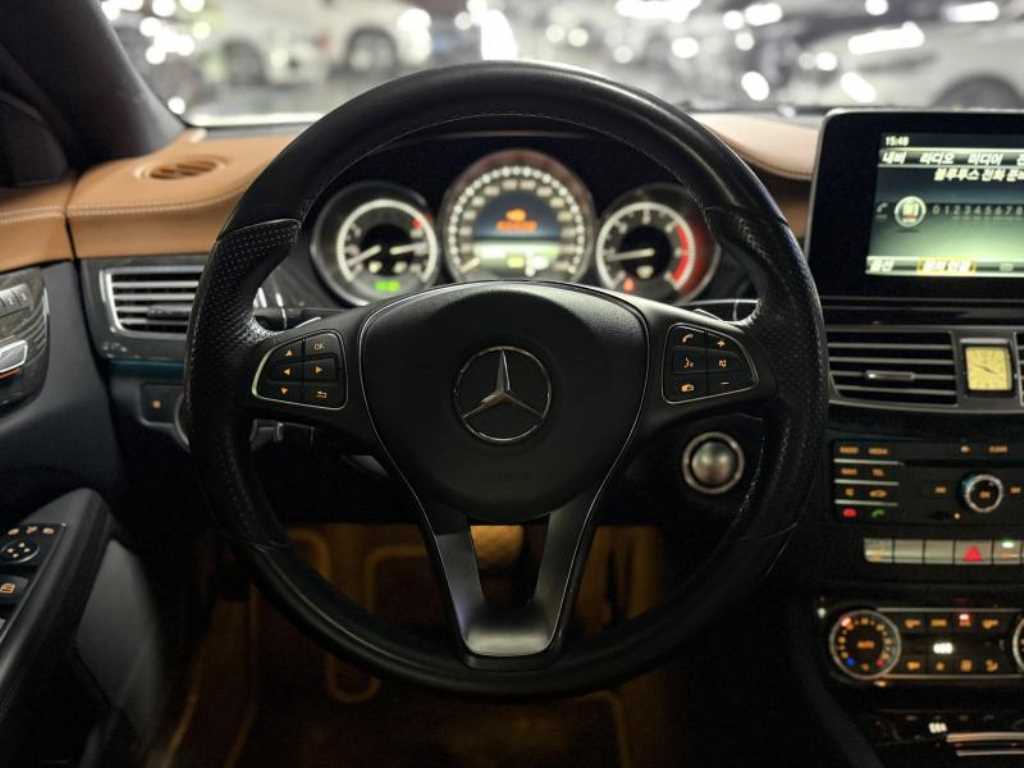 Mercedes Benz CLS Class - Vista 11