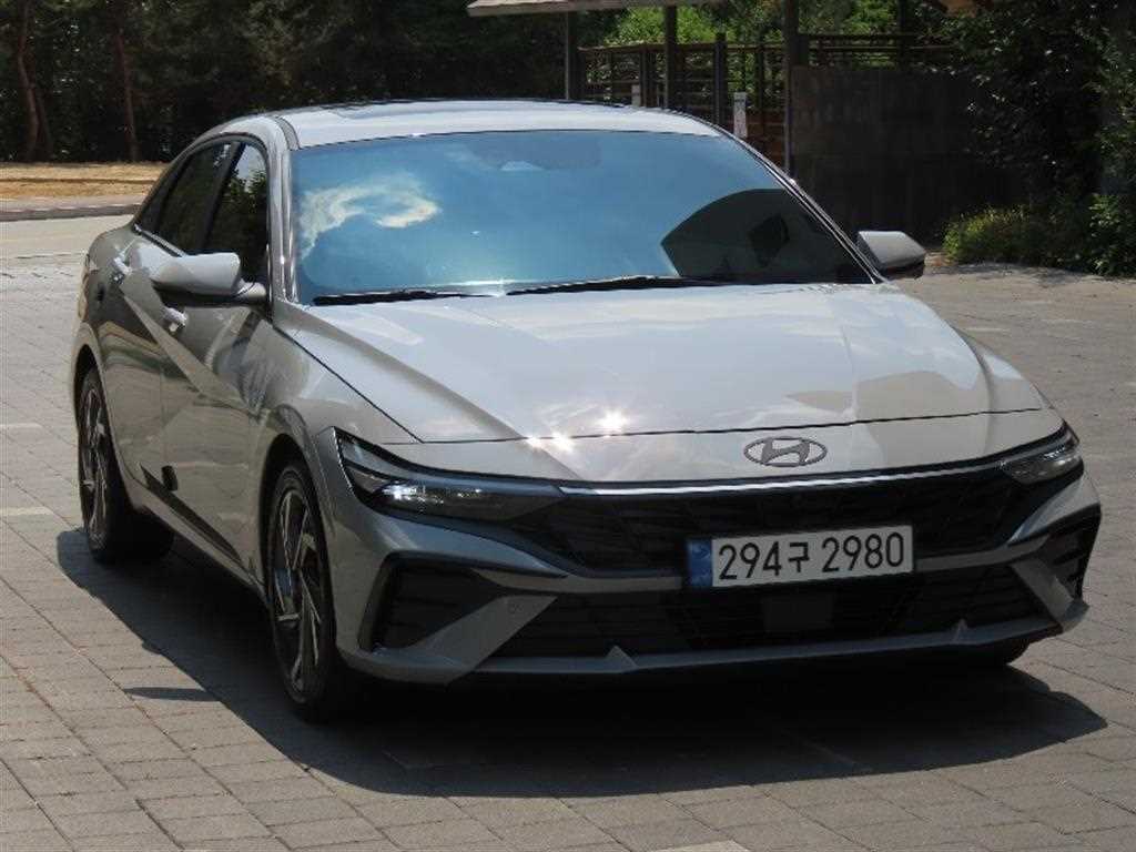 HYUNDAI Avante - Vista 2
