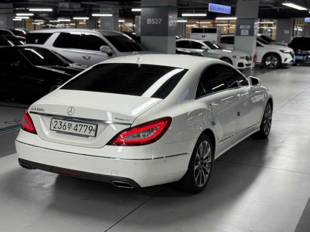 Mercedes Benz CLS Class - Vista 6