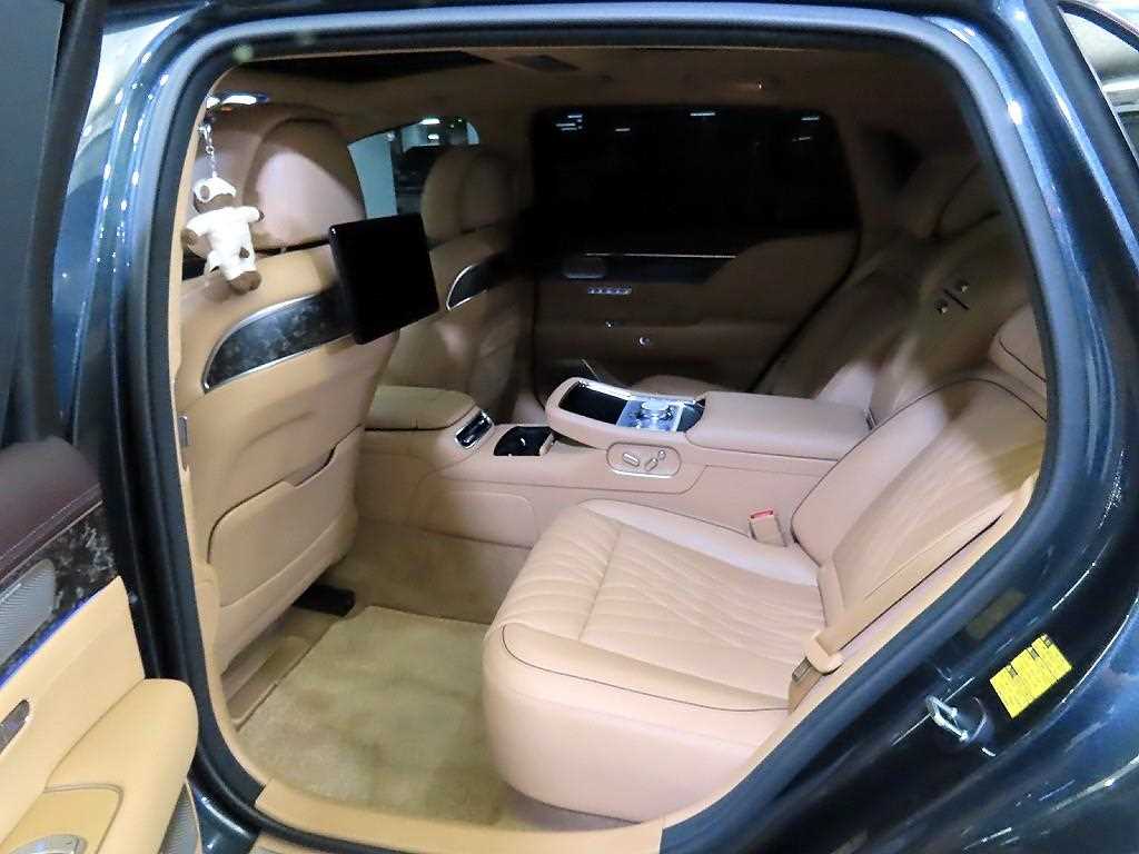 Genesis G90 - Vista 9