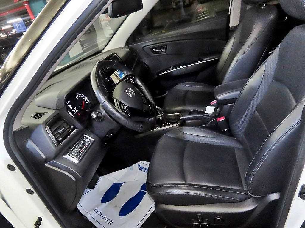 Ssangyong Tivoli - Vista 8