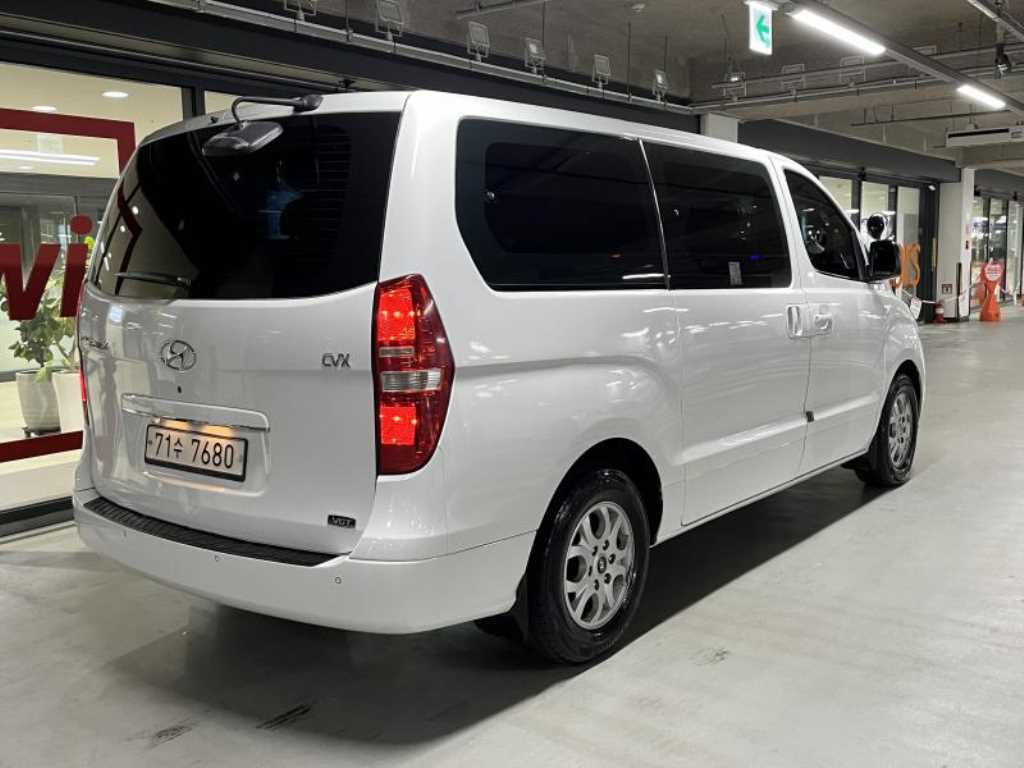 HYUNDAI Starex - Vista 6