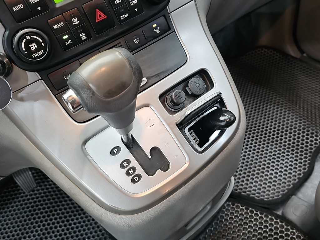 KIA Carnival - Vista 10