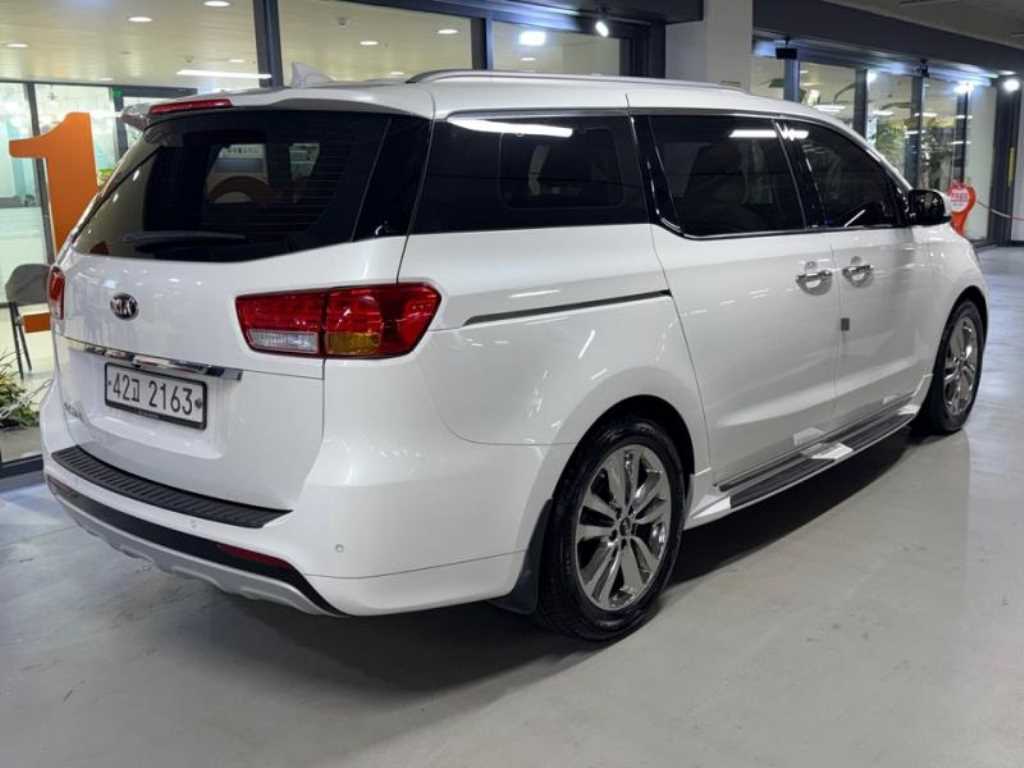 KIA Carnival - Vista 6