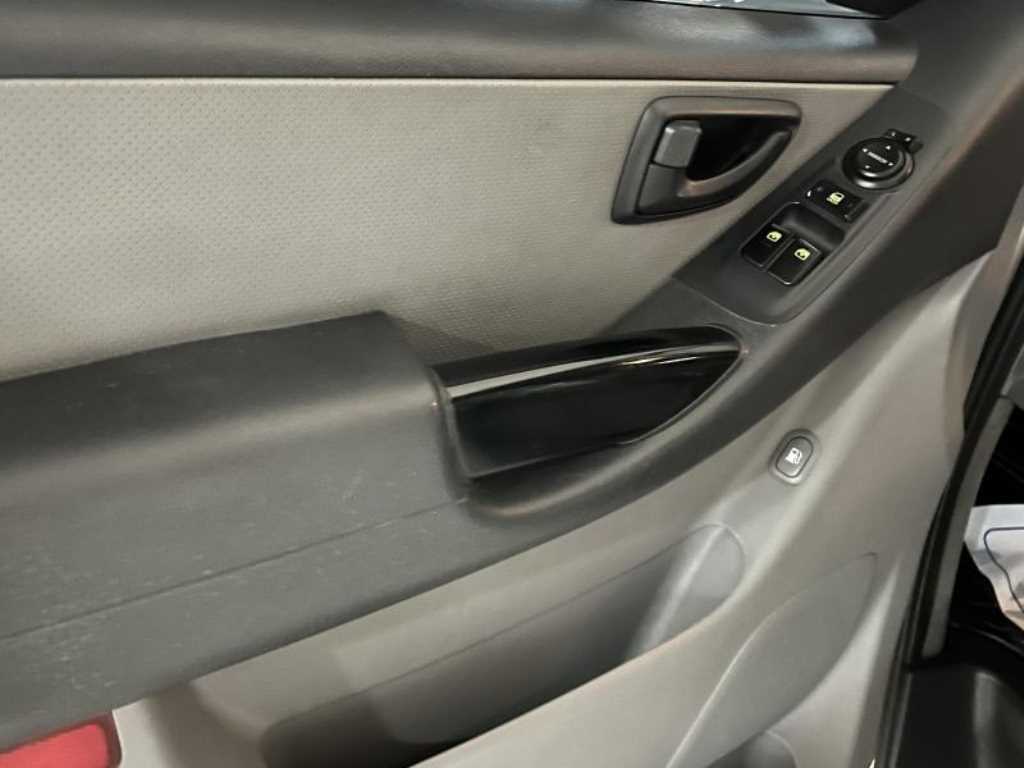 HYUNDAI Starex - Vista 11