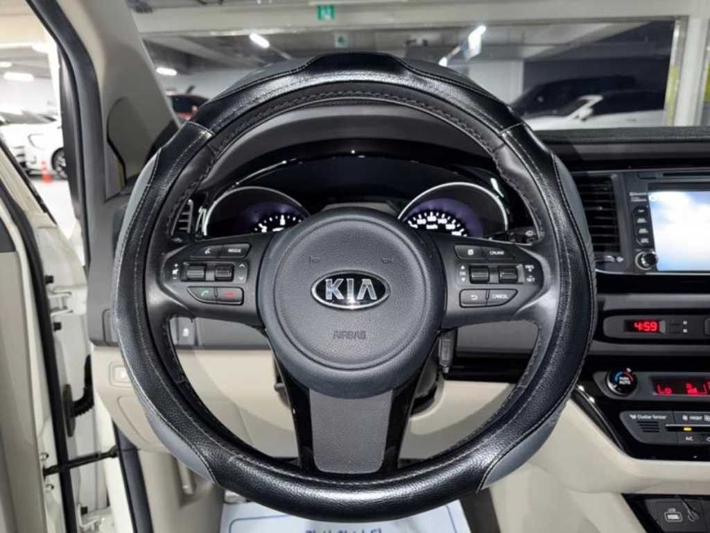 KIA Carnival - Vista 10
