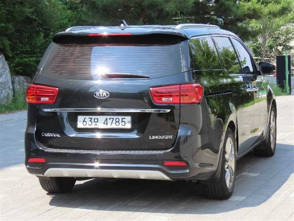 KIA Carnival - Vista 3